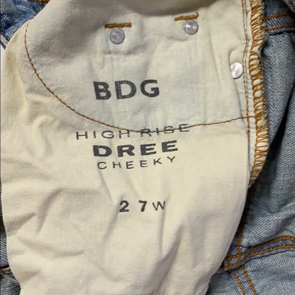 UO BDG Drew High Rise Cheeky Short Denim - Picture 6 of 6